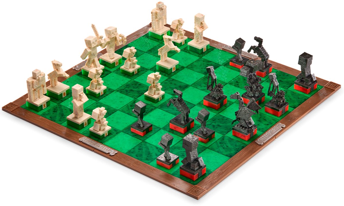 Noble Collection Minecraft Chess Set: Überwelthelden vs. feindlich