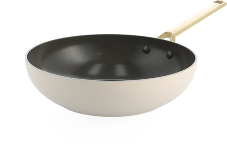 BK Sublime Wok-Pfanne 28 cm – 3,7 l – PFAS-freie Antihaftbeschichtung – Wok-Pfanne Induktion – Keramikpfanne – ofenfest bis 220 °C – goldene Edelstahlgriffe – ohne Deckel – Creme