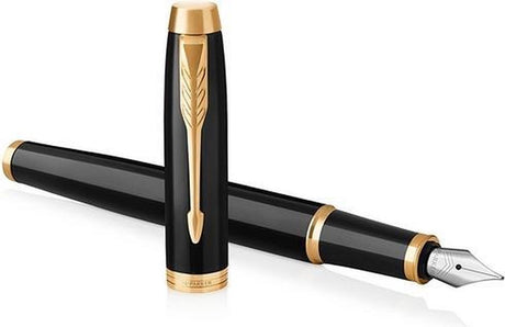 Parker im Füllfederhalter | schwarzer Lack mit goldenen Details | feine Feder mit blauer Mine | Geschenkbox
