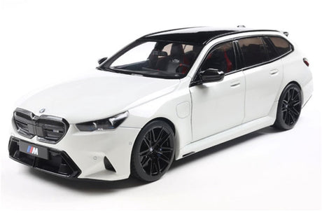 Solido BMW M5 Touring (G99) '24, weiß (Alpine White Solid) Maßstab 1:18