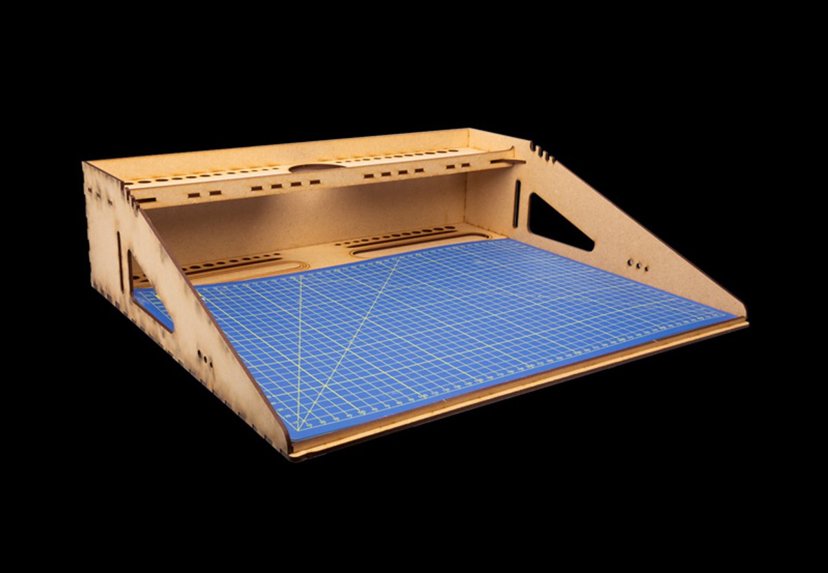 Italeri-Schneidematte – 50833 Arbeitsplatz für den Modellbau – MDF – Halterung im A3-Format