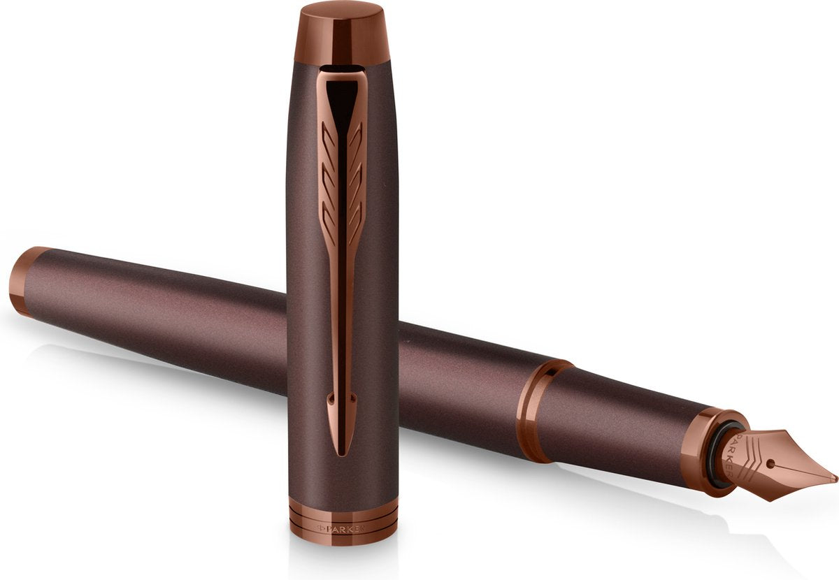 Parker im monochromen Füllfederhalter | blaue Tinte | Burgunderrotes Finish und Details | mittlerer Punkt | mit Geschenkbox
