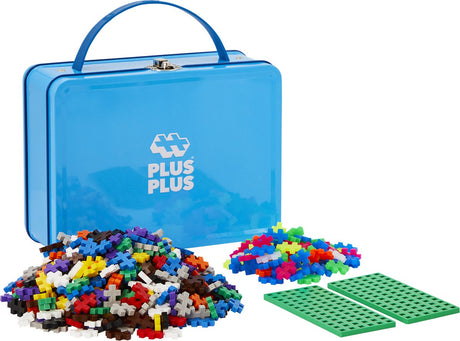 Plus-Plus Basic Reisekoffer 600-teiliges Bauset Blau – 7002 – Bauspielzeug – Konstruktionsspielzeug – Set mit Bausteinen – ab 5 Jahren