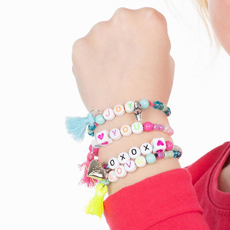 Herstellung von Totum-Buchstabenarmbändern