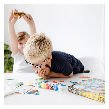 Totum Dinosaurier Junior Bastelset Gips und Farbset Dino Forever Modellfarbe inklusive Gips, 6 Malfarben – Geschenktipp für Jungen