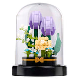 Blumenbausteine in einer Glasglocke