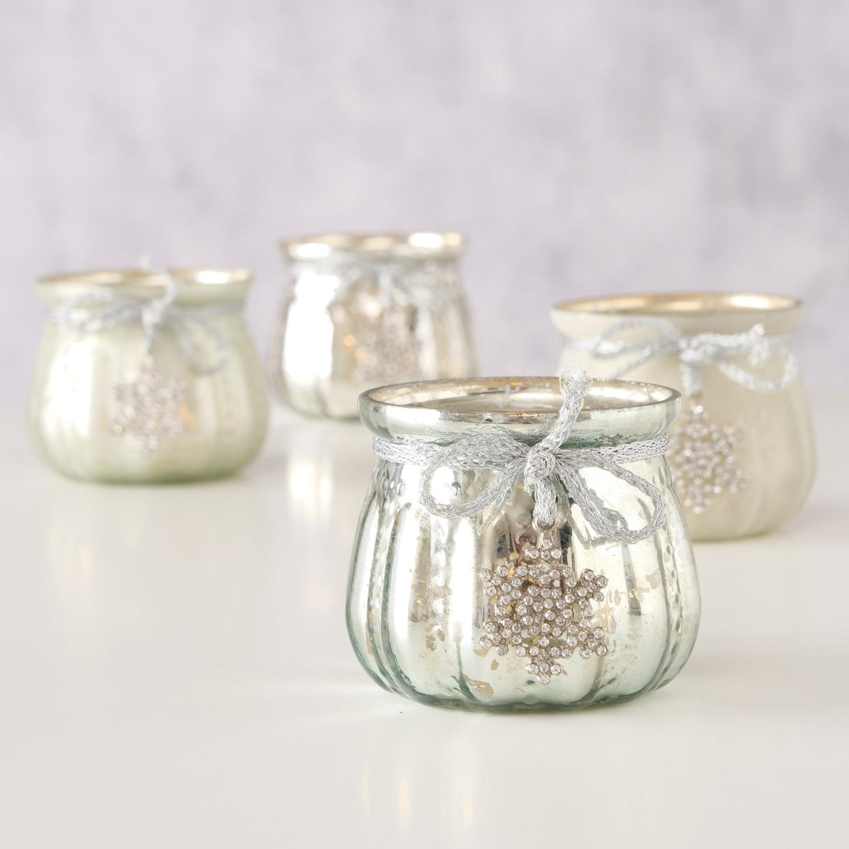 Boltze Home Teelichthalter aus Glas mit Glitzeranhänger