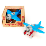 Grünes Spielzeugflugzeug - blau