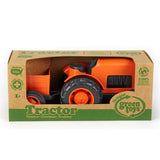 Grüner Spielzeugtraktor mit Anhänger – orange