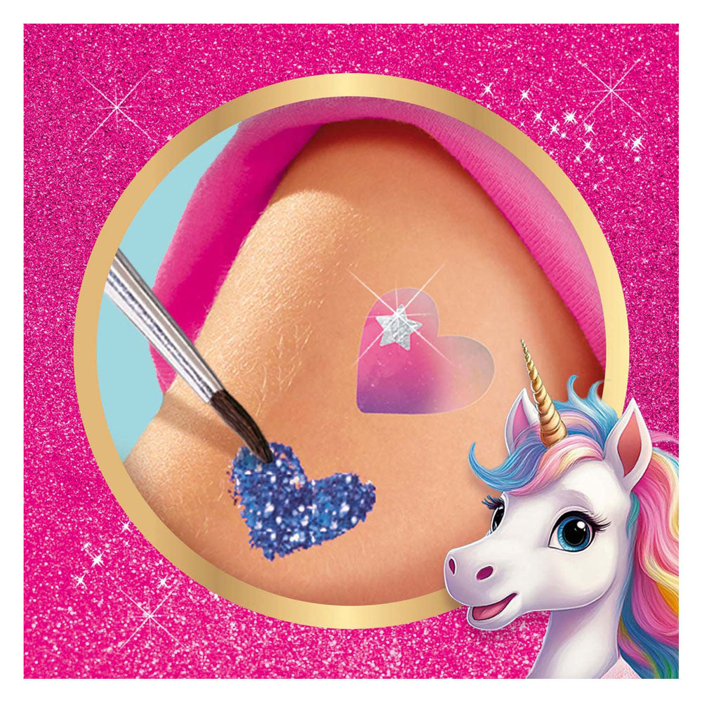 Ses Einhorn – Tattoos und Glitzer