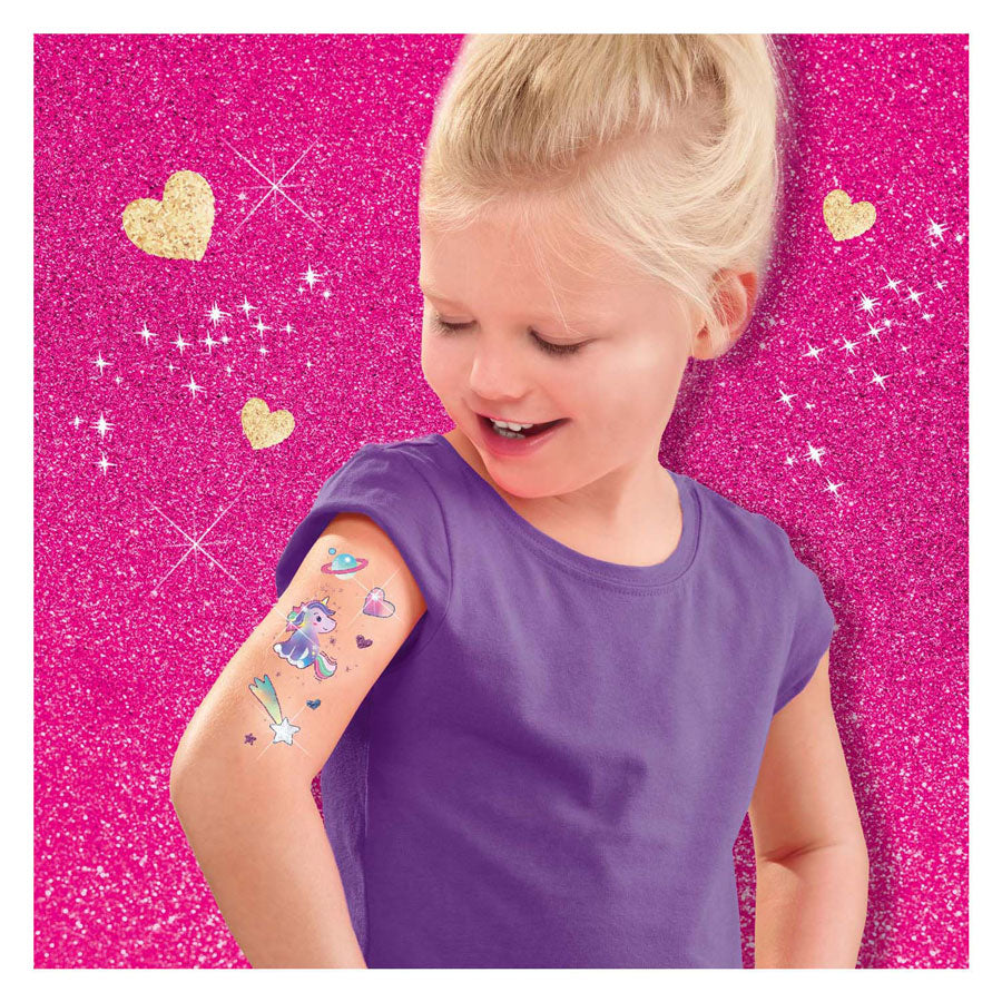 Ses Einhorn – Tattoos und Glitzer