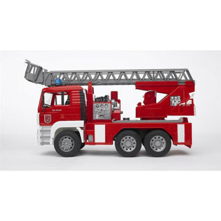 Bruder Feuerwehrauto mit Leiter