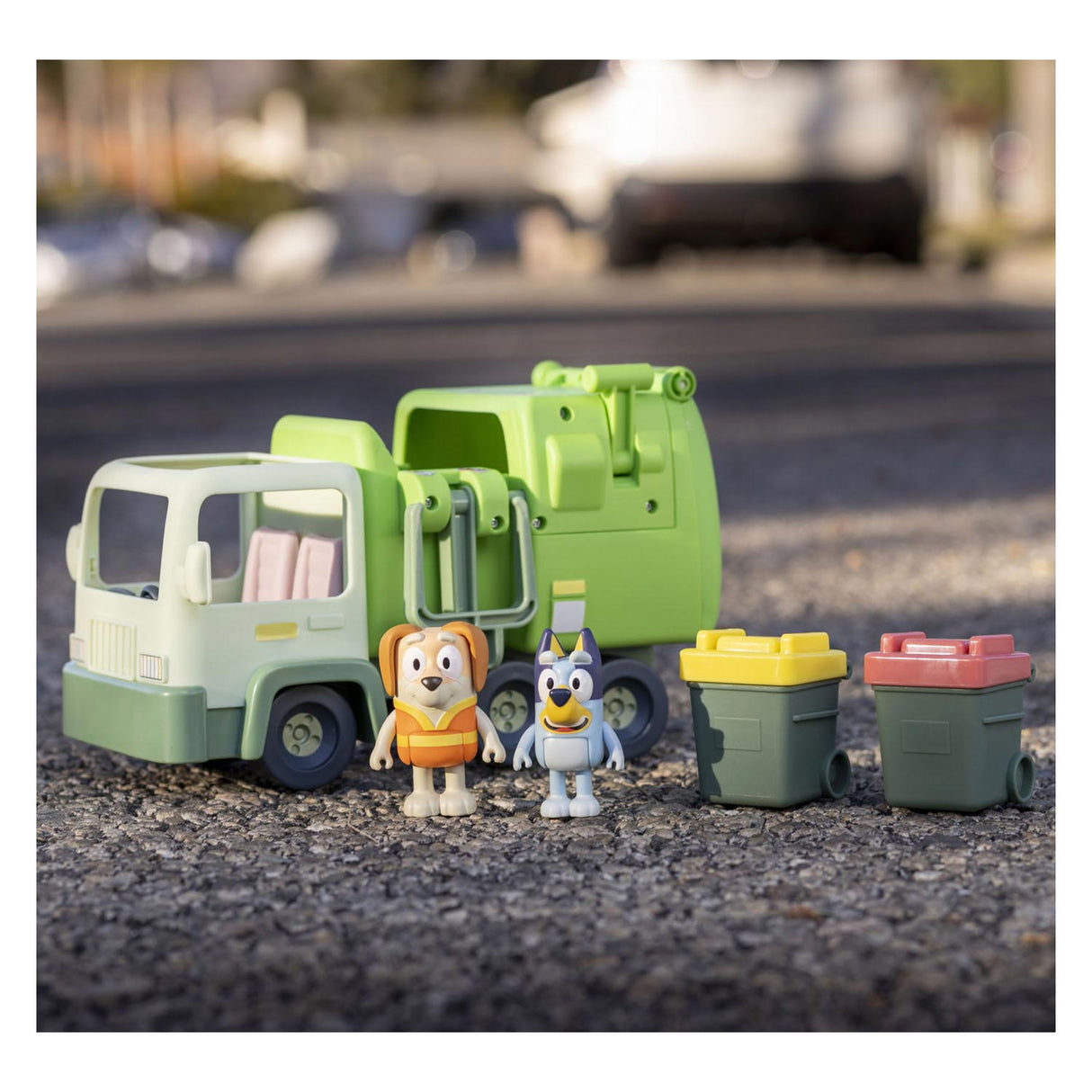 Toys Toys Bluey Garbage Truck con figure di gioco