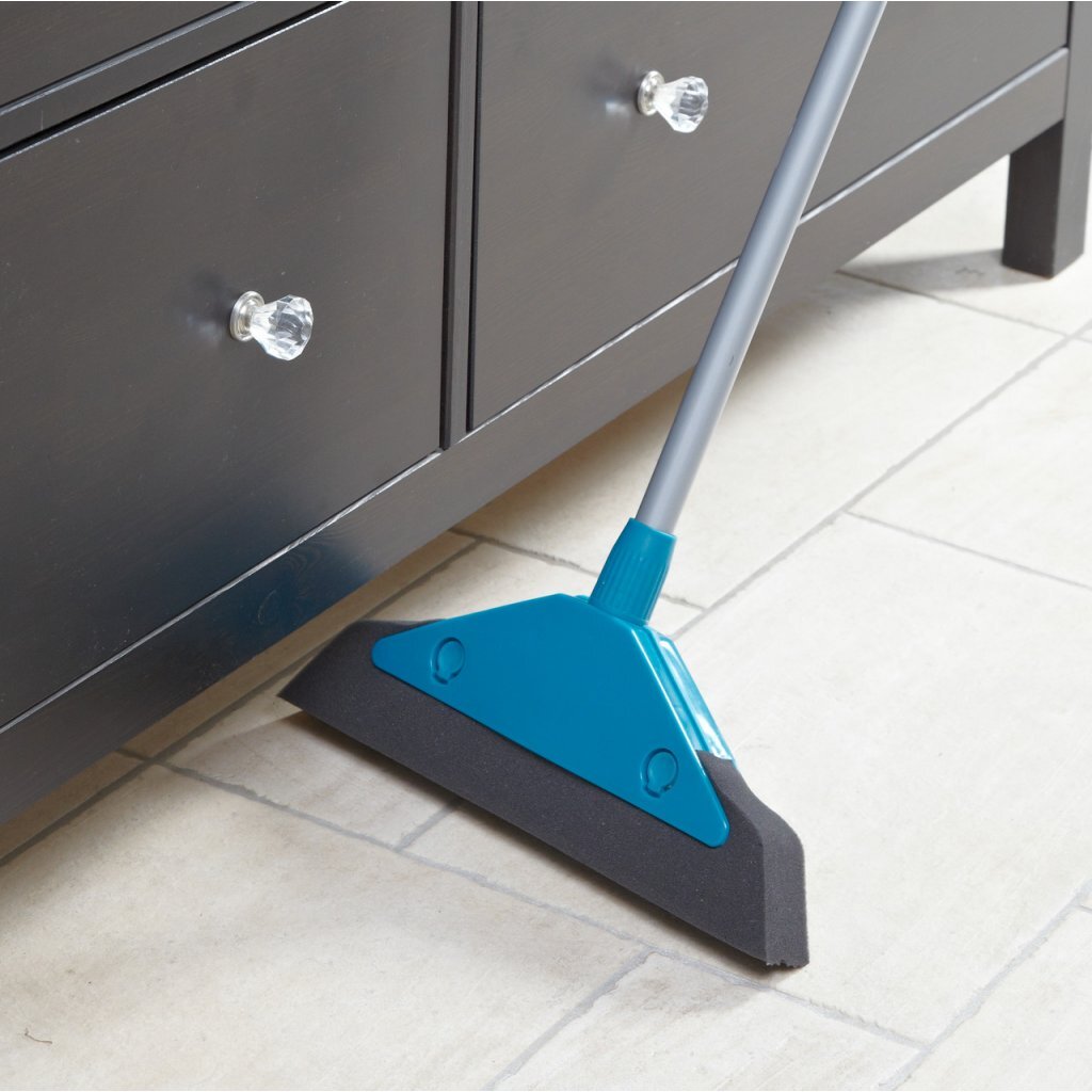 Leifheit 55243 Soft and Easy Moosgummibesen 34 cm mit Teleskopstiel blau silber