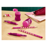 Stabilo Easysharpener 3 in 1 Bleistift schärfer auf der linken Rosa