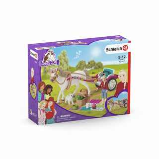 Schleich Horse Club Spielfiguren-Set – Kutsche für Pferdeshow – Kinderspielzeug für Jungen und Mädchen – 5 bis 12 Jahre – 33 Teile – 42467