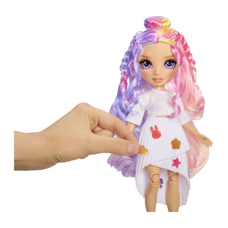 Mga Entertainment Rainbow High Air Brush schafft Modepop – lila Augen