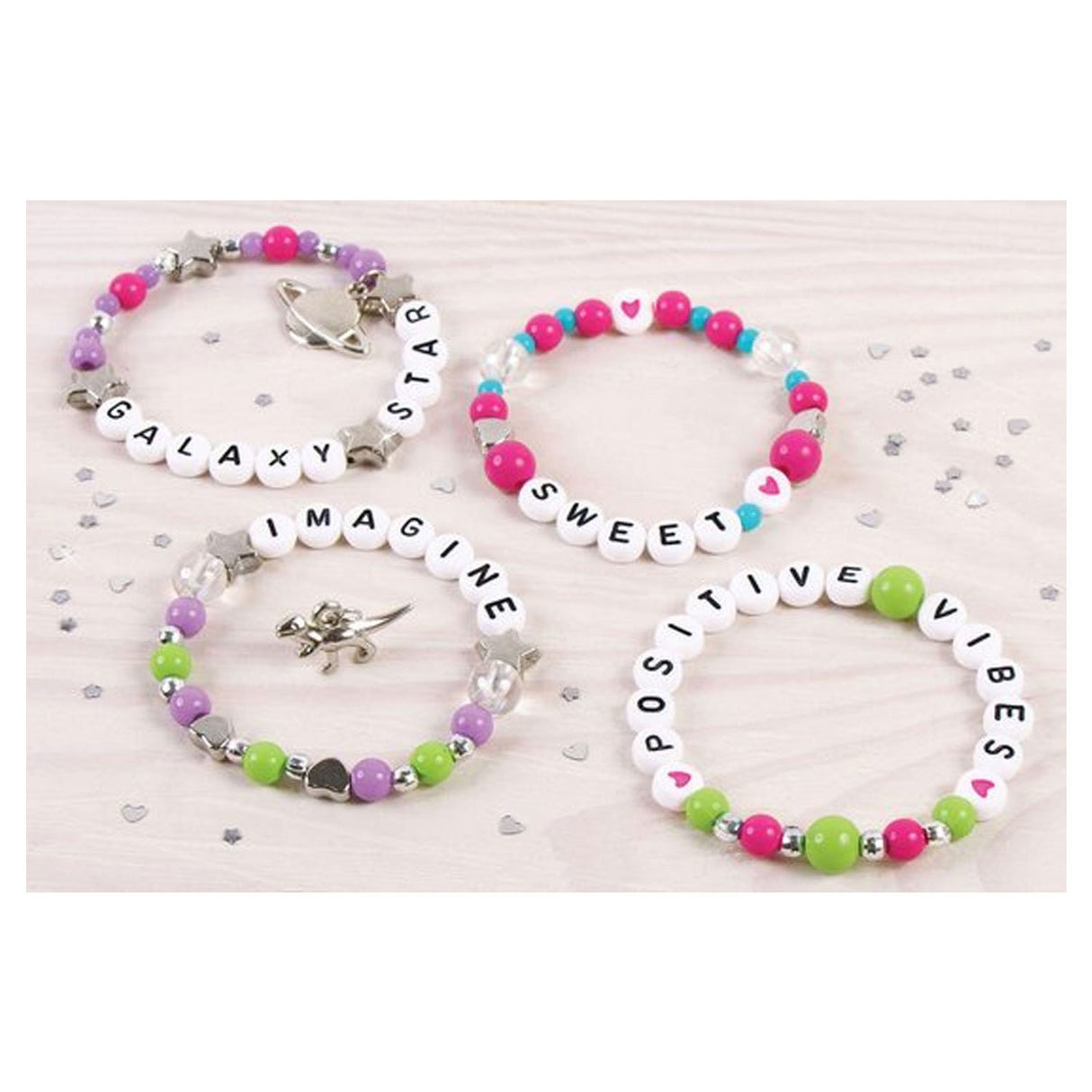 Make it real - diy blokletter sieradenset - maak 4 unieke armbanden met letters