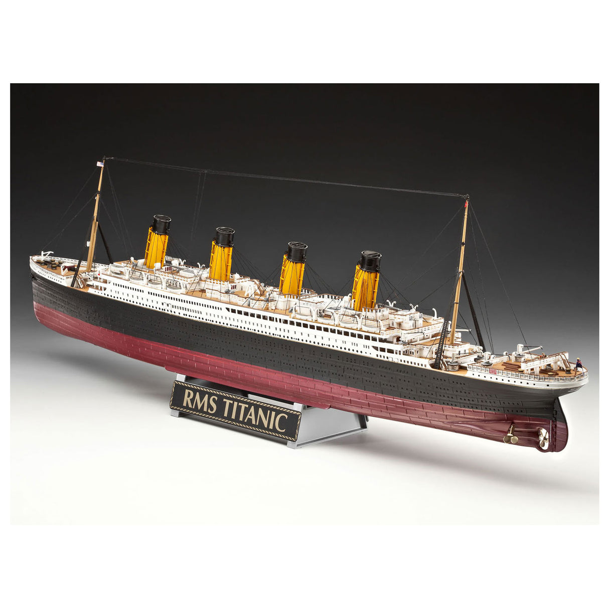 Revell gavesett 100 år Titanic