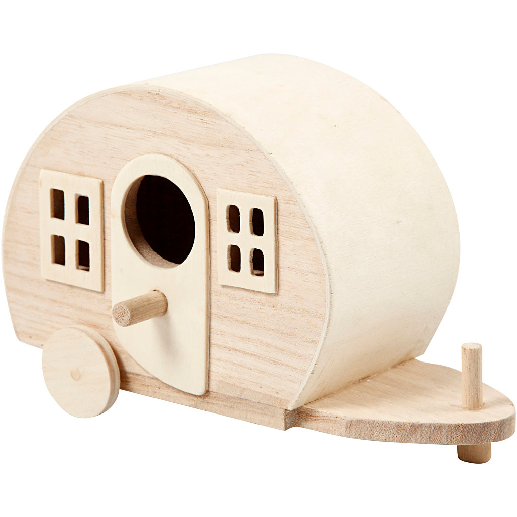 Kreativunternehmen dekoriert Wohnwagen aus Holz