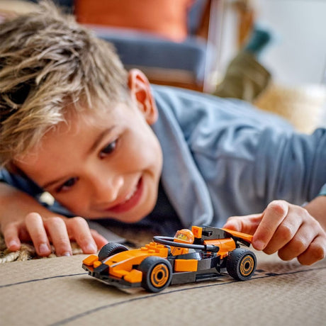 Lego City 60442 F1-Fahrer mit McLaren-Rennwagen