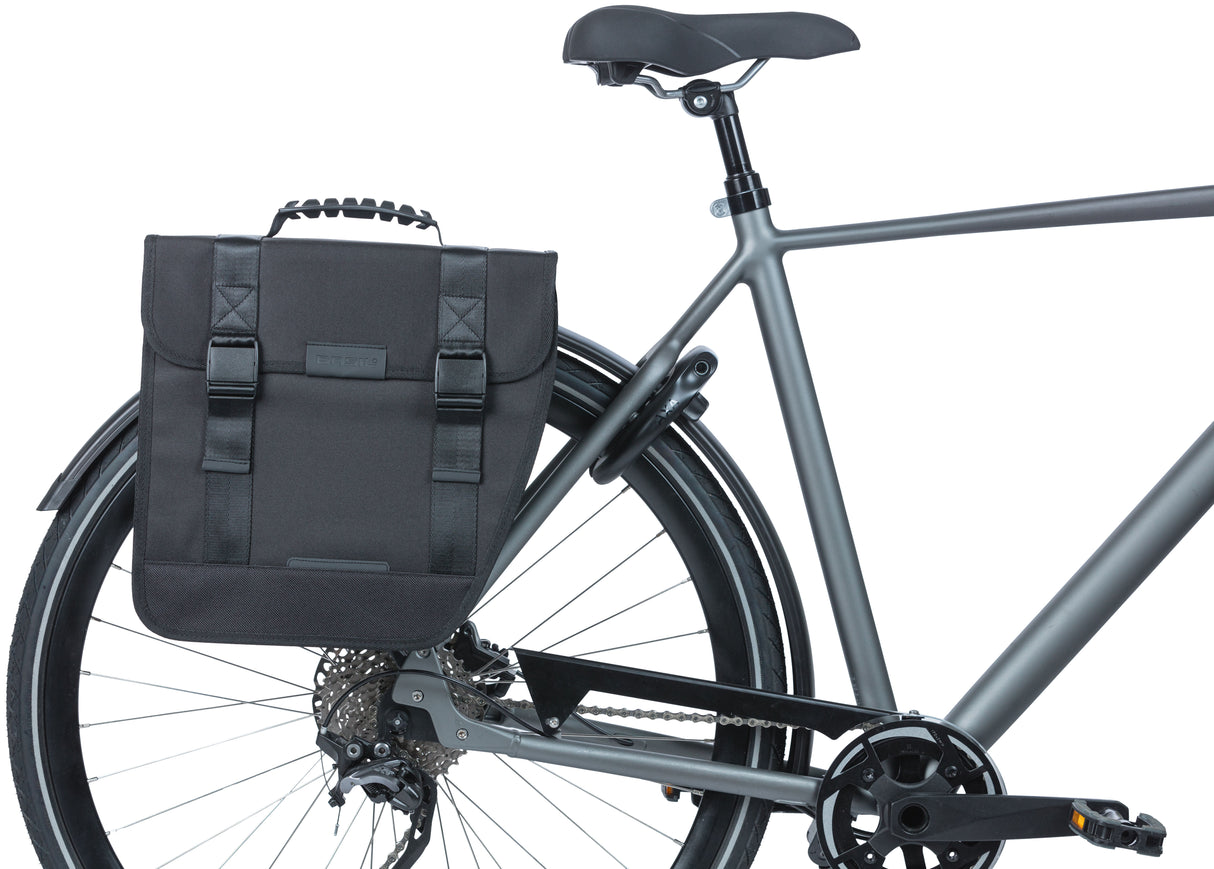 Basil Tour Right Bicycle Bag 14L Black