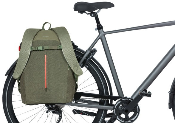 Basil B -Safe Commuter Nordlicht - Moderní batoh kol pro elektrická kola - 18L - zelená - unisex - s LED osvětlením