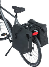 Basil Soho Double Bicycle Bag Nordlicht - Vodoodporen, PU, ​​zapiranje rola, primerno za Mik, 41 LTR, Night Black