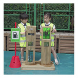 Klassische Spieltankstelle aus Holz für den Außenbereich