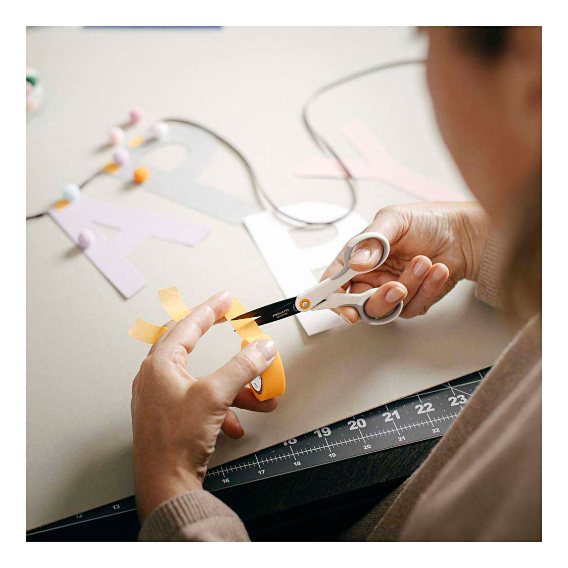 Https: www.cchobby.nl fiskars-non-stick-general-scissors-l-12-cm-right-handed-1-piece
