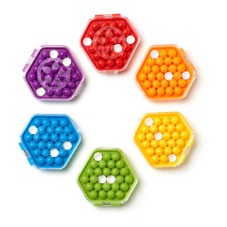 Smartgames IQ mini hexpert – Denkspiel Reisepuzzle im Taschenformat – 120 Aufgaben mit sechseckigem Raster – lehrreiches Solospiel – ab 7 Jahren