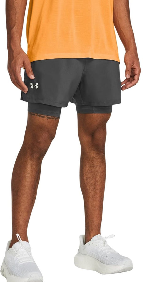 Under Armour UA Launch 5'' 2-in-1-Shorts – graue Herren-Sporthose – Castlerock – Castlerock – reflektierend