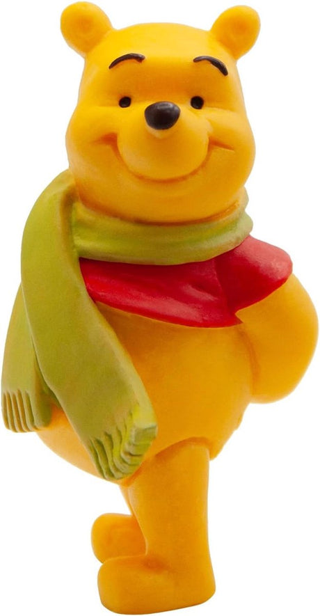 Bullyland 12327 – Disney Winnie the Pooh Spielfigur mit Schal – naturgetreues und detailliertes Design – ideal als kleines Geschenk oder fröhliche Tortenfigur für Kinder ab 3 Jahren