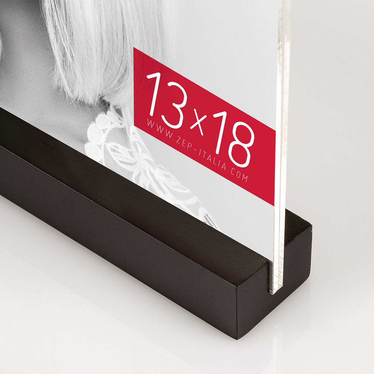 Zep – Acryl-Fotorahmen „Dresda“ für Fotos 10 x 15 mit Holzständer schwarz – aq746b