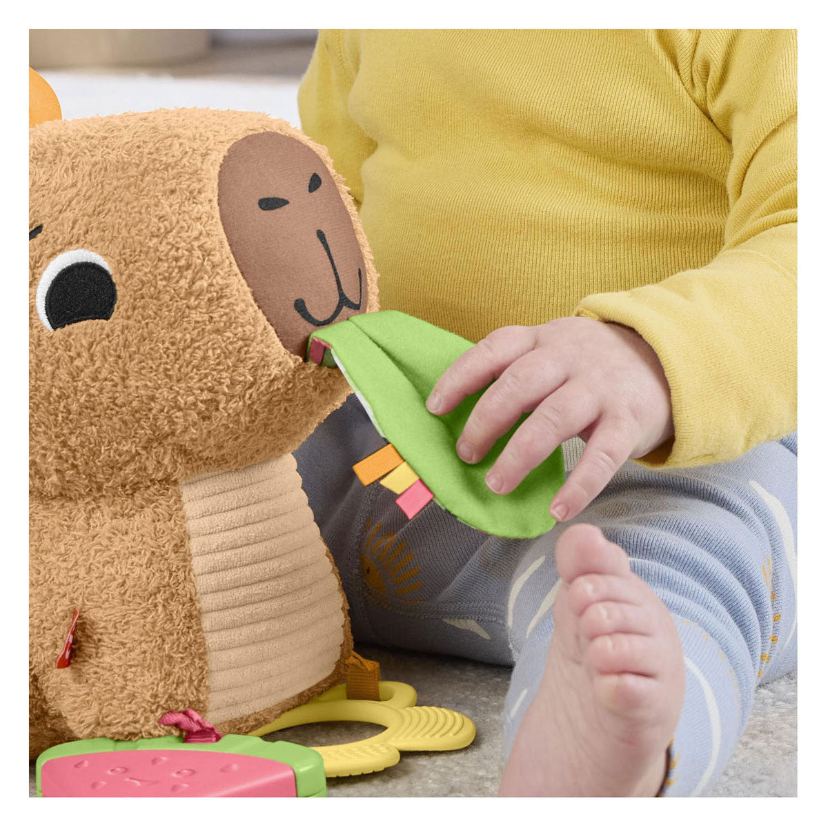 Fisher-Price Snacking Capybara Kuscheltier – Sinnesspielzeug mit Beißring und Rassel