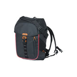 Basilikum Miles Tarpaulin Fahrrad -Rucksack Nordlich - wasserdichte schwarze Rucksack für Radfahrer - 17L - Unisex - Sporty - Schwarz