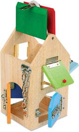 Kleines Fußhölzernhaus aus Holz