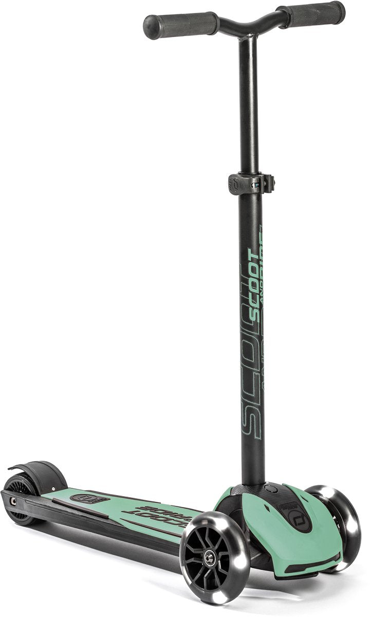 Scoot Ride Highwaykick 5 LED – Kinderroller – LED-Vorderräder, 3 Räder, Anti-Rutsch-Deck-Fußbremse – verstellbarer Lenker 60–90 cm, abnehmbarer Lenker – 5+ Jahre (118–180 cm), max. 80 kg, PU-Räder 120 80 mm, Wald