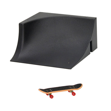 Fingerskateboard mit Stuntrampe