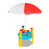 Sand- und Wasserspielplatz mit Sonnenschirm