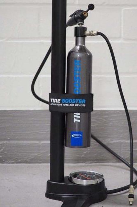 Schwalbe – Tire Booster Tubeless-Fahrradpumpe inklusive Befestigungsgurt