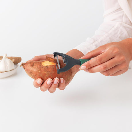 Brabantia Tasty+ Sparschäler Y-Form Tannengrün