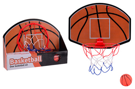 Johntoy deur basketbalspel met basketbal in doos