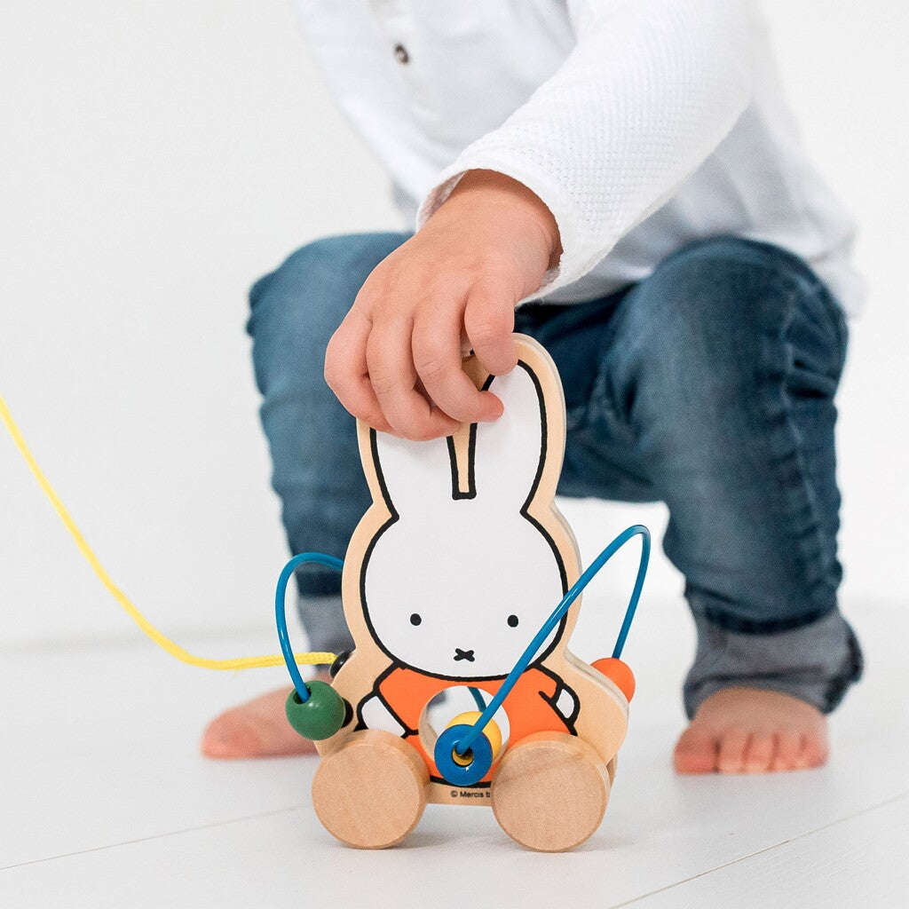 Figurka Miffy Wooden Trek z koralikami