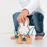 Figura de caminata de madera Miffy con cuentas