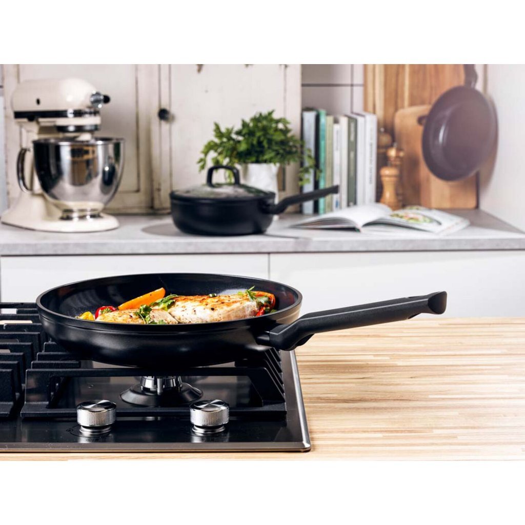 BK Easy Induktionsbratpfanne 20 cm – PFAs-freie Antihaftbeschichtung – Induktionsbratpfanne – Keramikpfanne – ofenfest bis 160 °C – Kaltgriffe – Schwarz