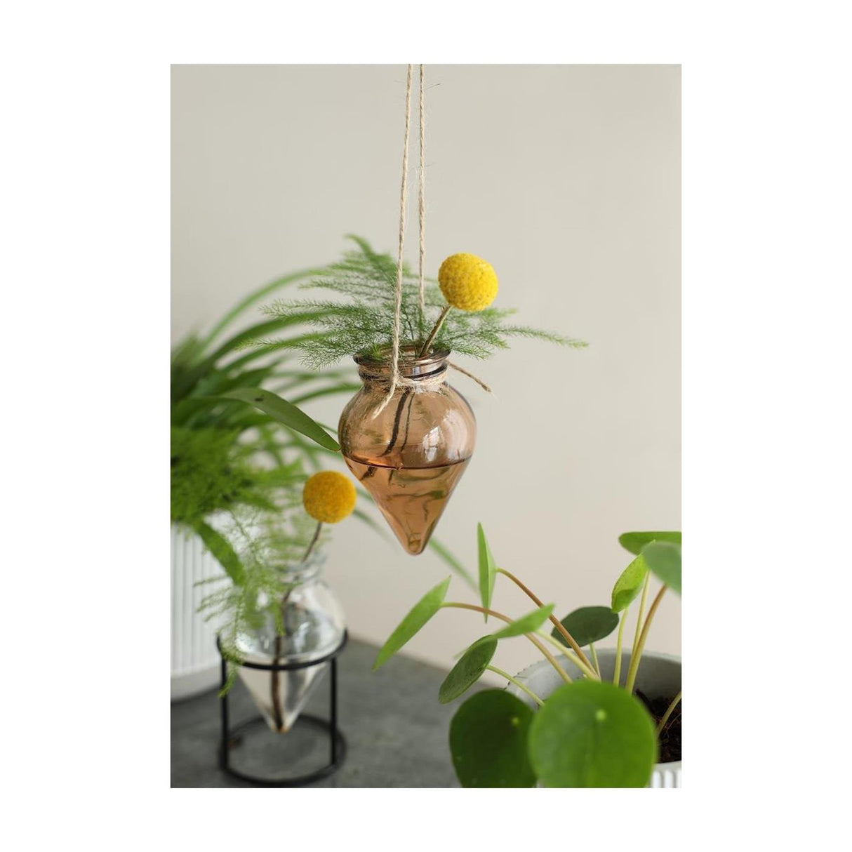 Ideen 4 Jahreszeiten Vase Breeze hängend ø6xh31cm bernsteinfarben