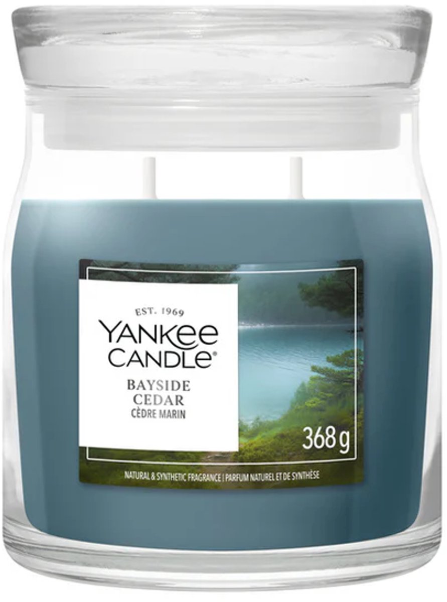 Yankee candle - bayside cedar medium geurkaars - 50 branduren - 2 lonten