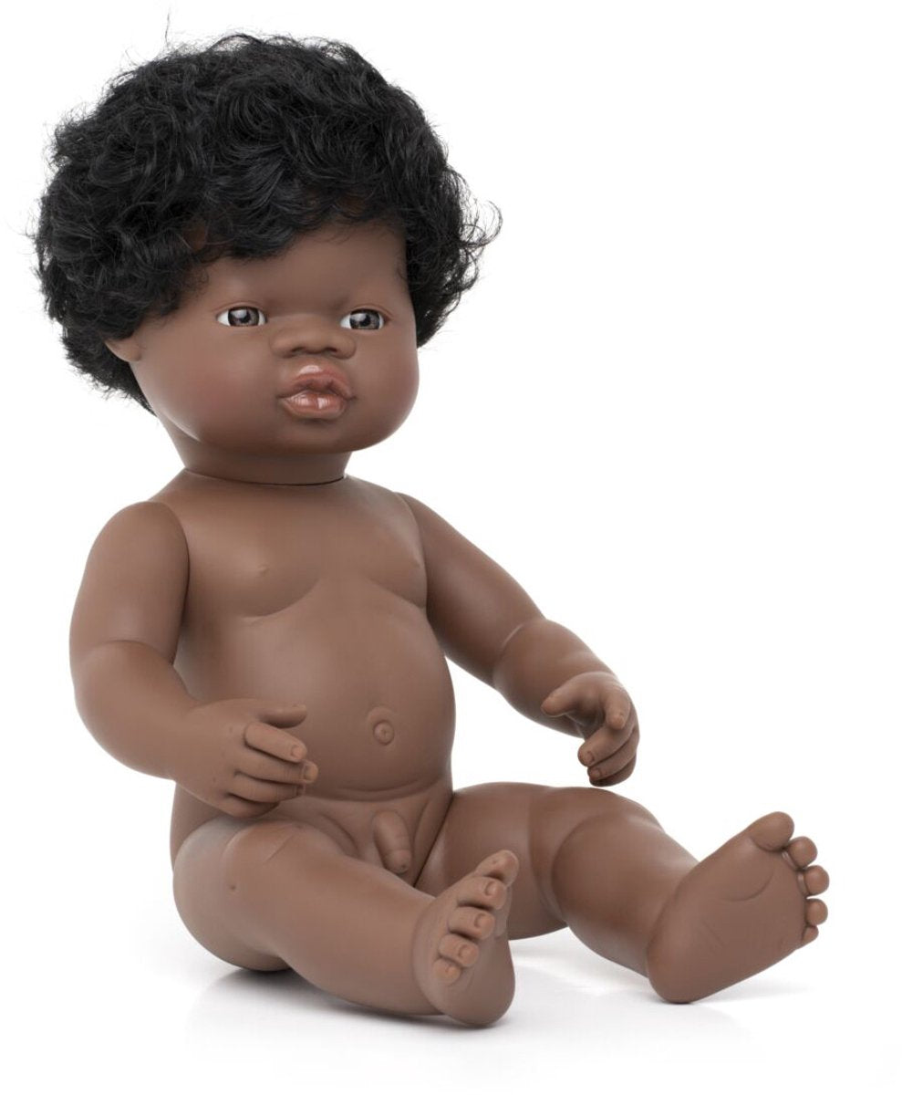 Miniland-Puppe – Afrikanische Jungenpuppe 38 cm – mit Vanilleduft – 10 Monate