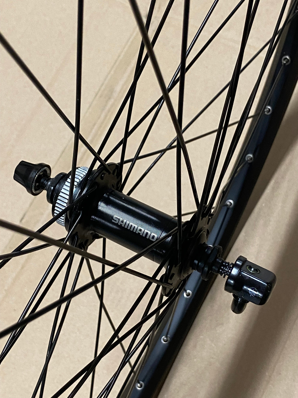 Roland voorwiel 27 21-584 taurus alu. zwart shimano tx505 schijfrem